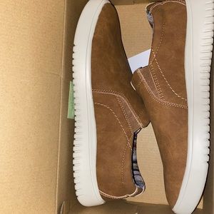 IZOD memory foam shoes